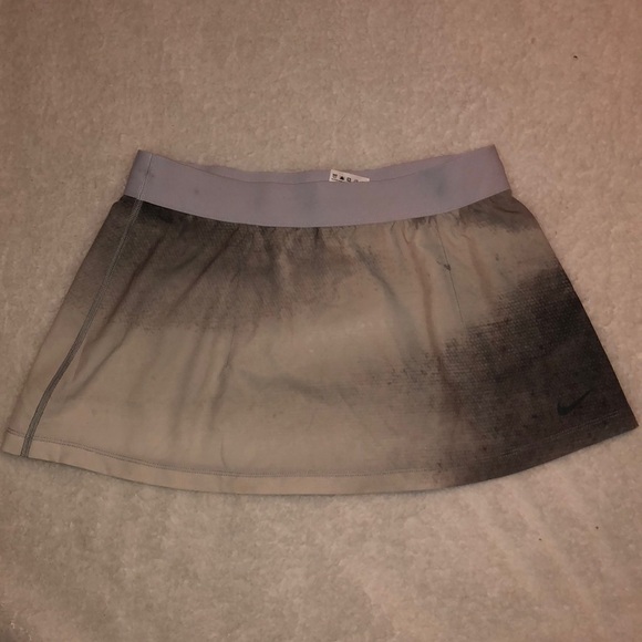 Nike Gray Skirt Cover Up Dri fit Size Med swim vacation pool running tennis - Picture 1 of 7